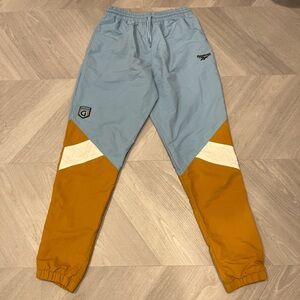 Reebok x Gigi Hadid Track pants in color block baby blue and gold 🔵⭐️